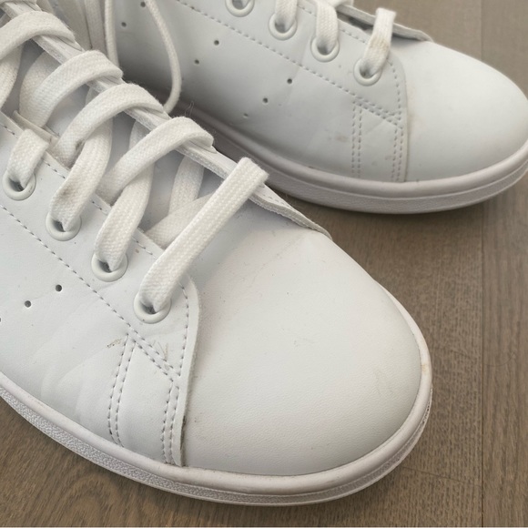 Adidas Stan Smiths, white with navy blue accents, excellent condition, size 9.5 - Picture 6 of 9